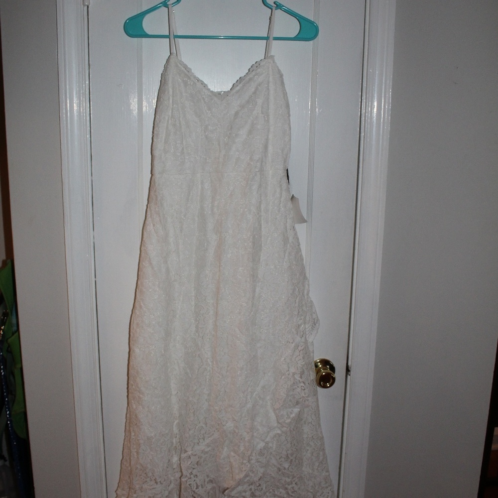 White lace engagement dress